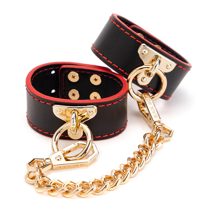 QUEENSTY BLACK & RED HANDCUFFS