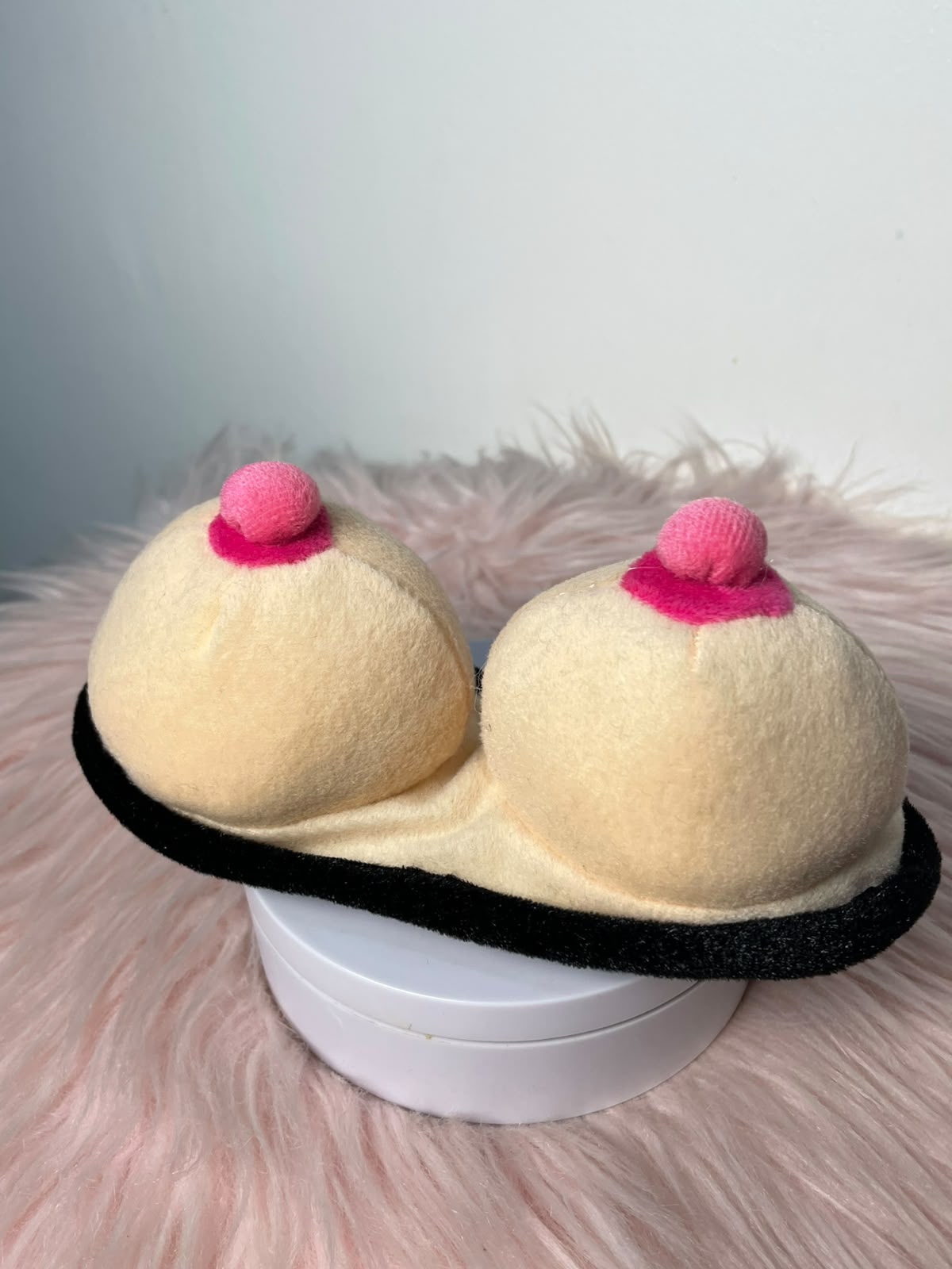 QUEENSTY BREAST BLINDFOLD